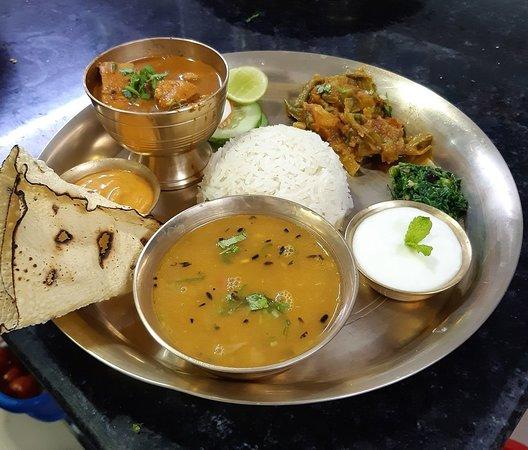 80's Cave Cafe and Restaurant